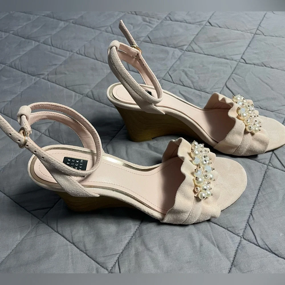 White House Black Market Maci Pale Peach Pearl Embellished Heels - Picture 4 of 5